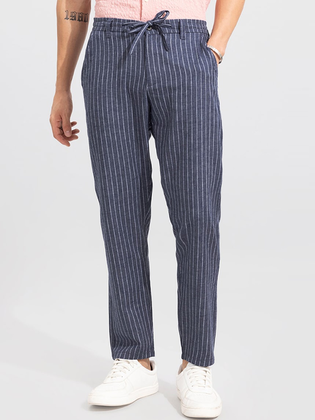

Snitch Men Blue Striped Relaxed Straight Fit Linen Trousers