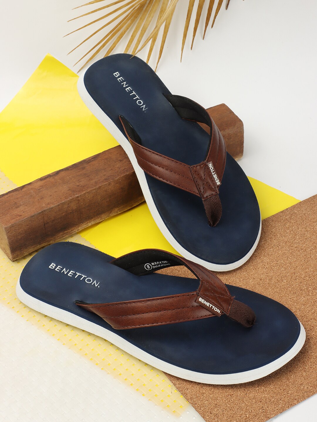 

United Colors of Benetton Men Textured Thong Flip-Flops, Navy blue