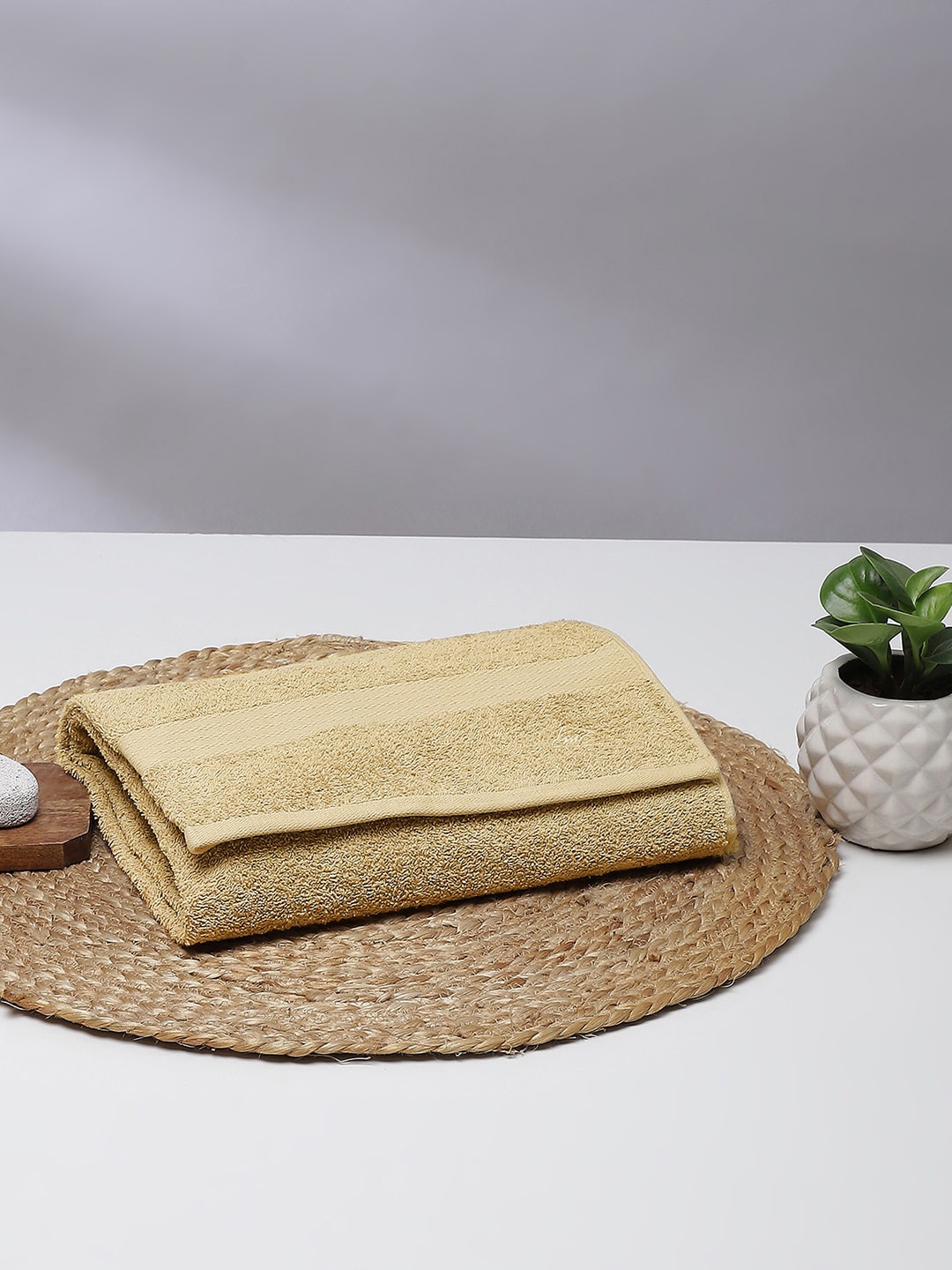 

Monte Carlo Beige Self-Design 400 GSM Cotton Bath Towel