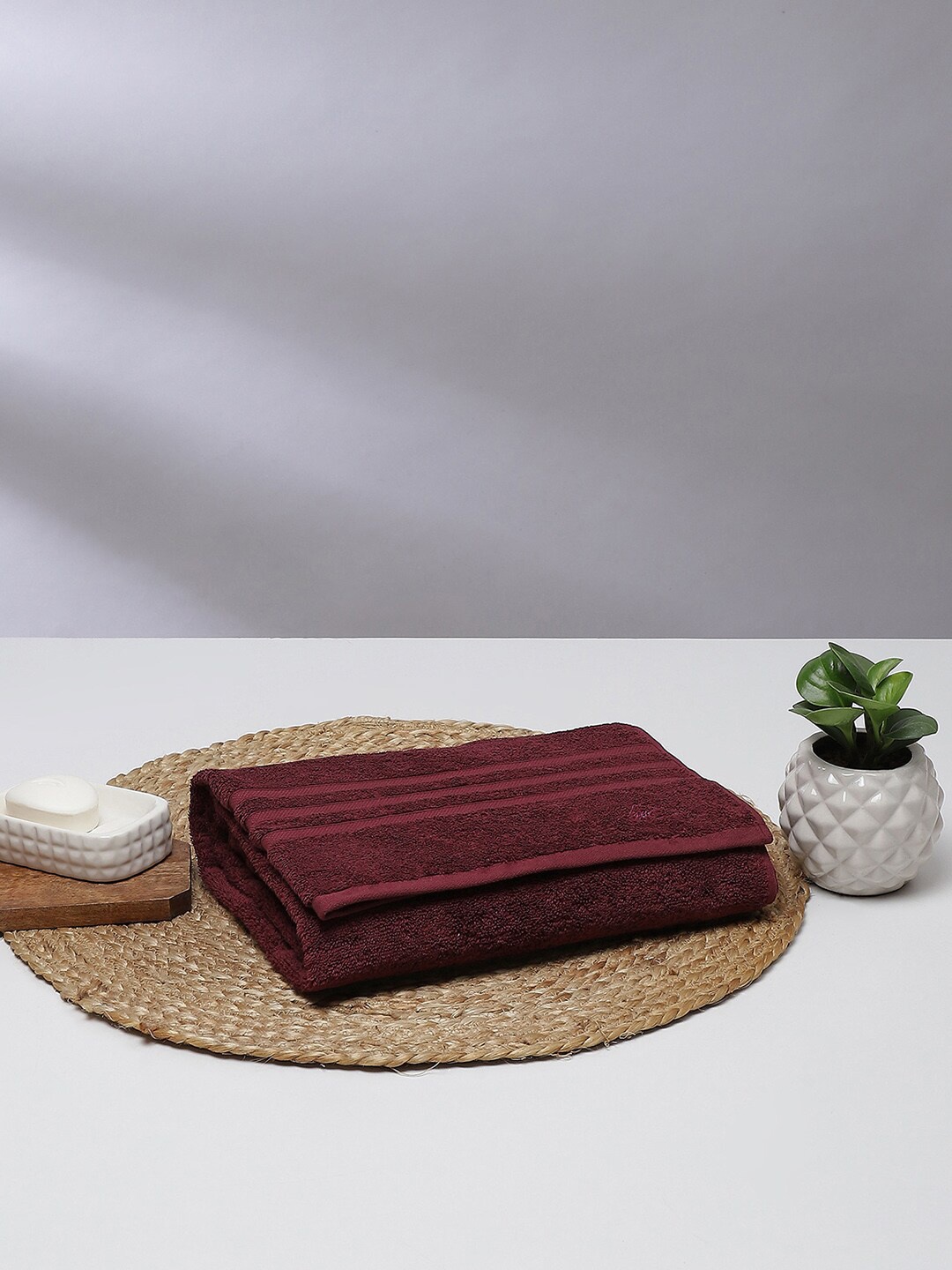 

Monte Carlo Pacific Maroon Cotton 525 GSM Bath Towel