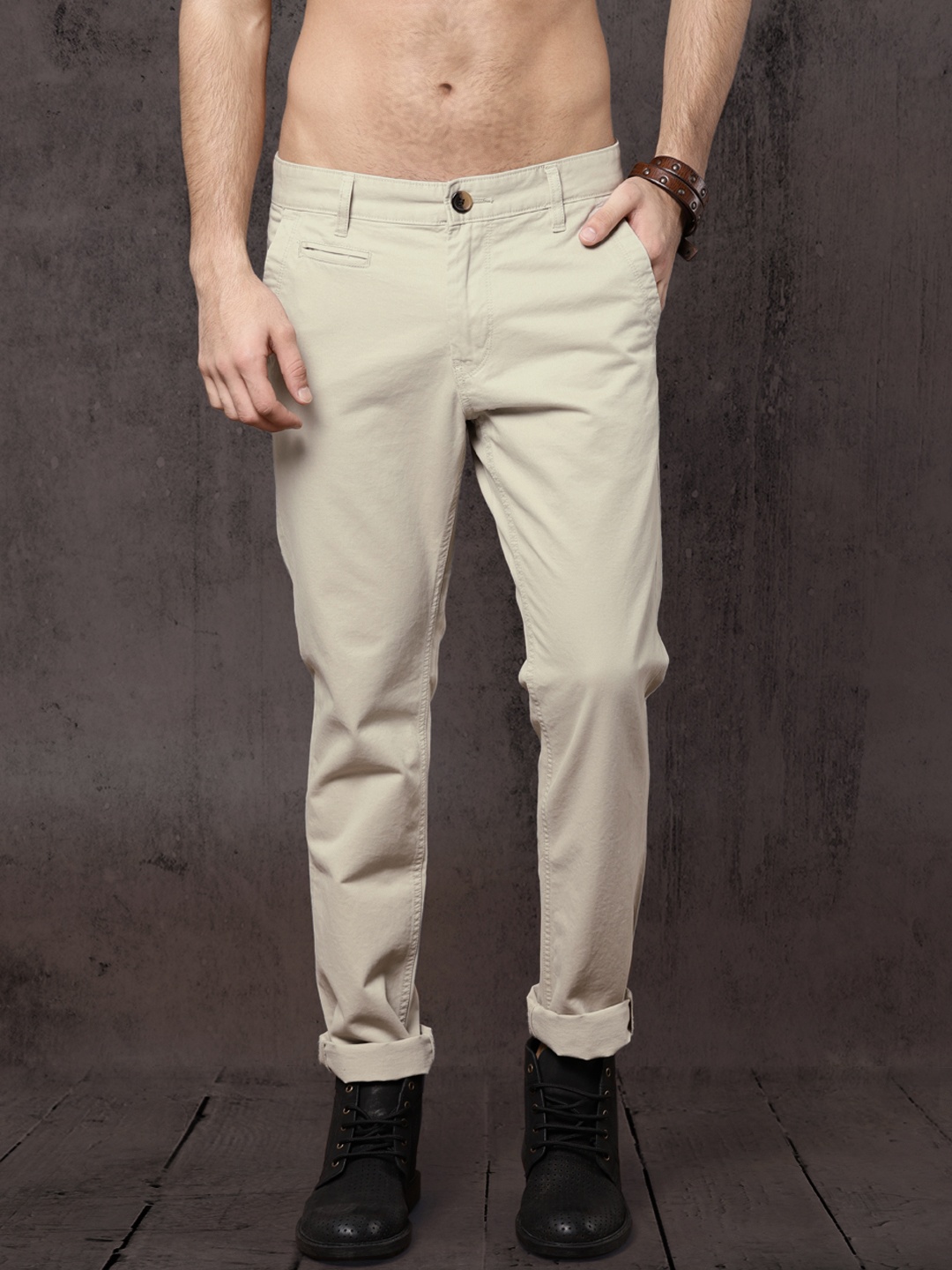 

Roadster Men Beige Regular Chinos
