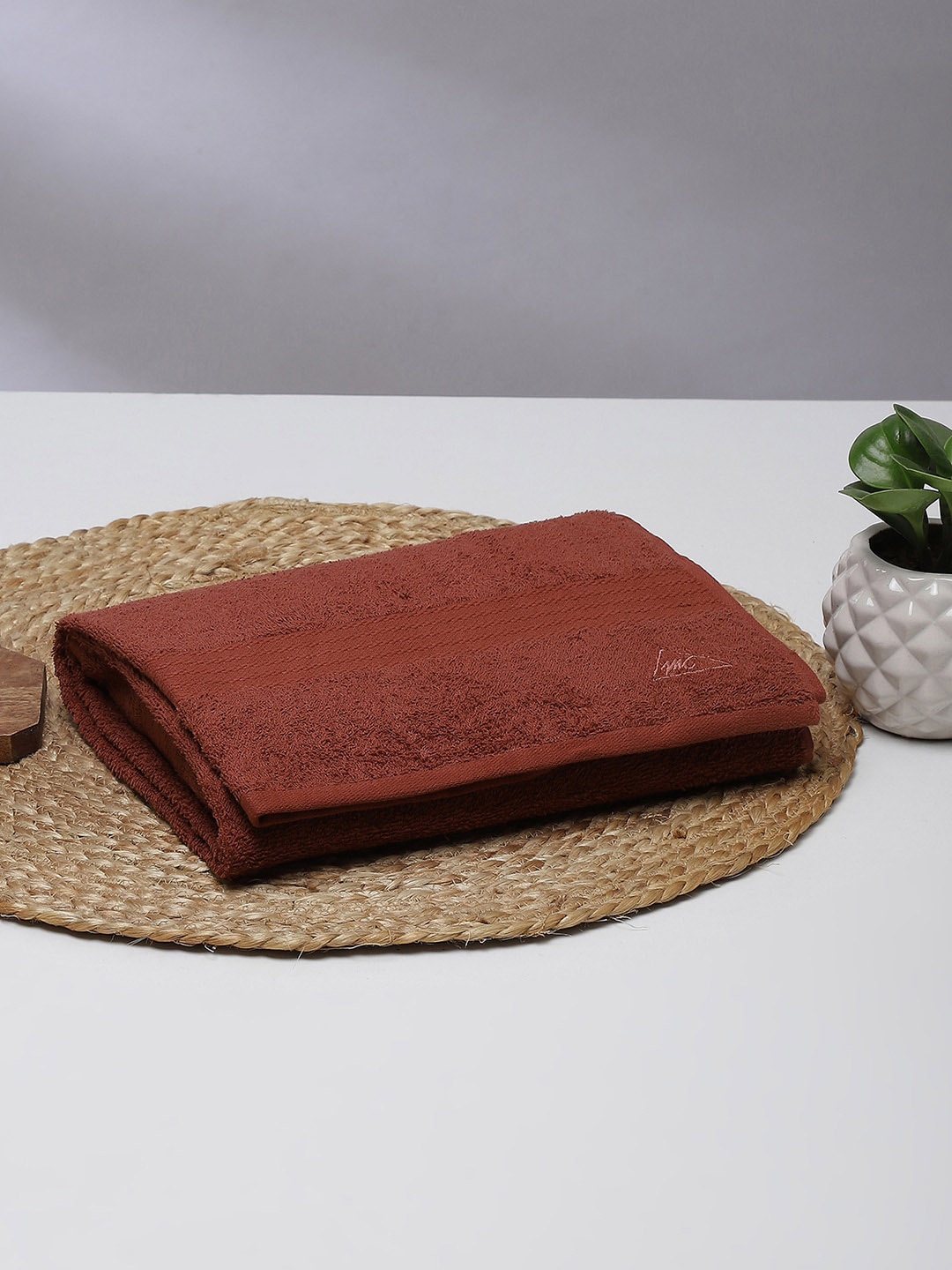 

Monte Carlo Marina Snapdragon Brown Self Design Cotton 400 GSM Bath Towel