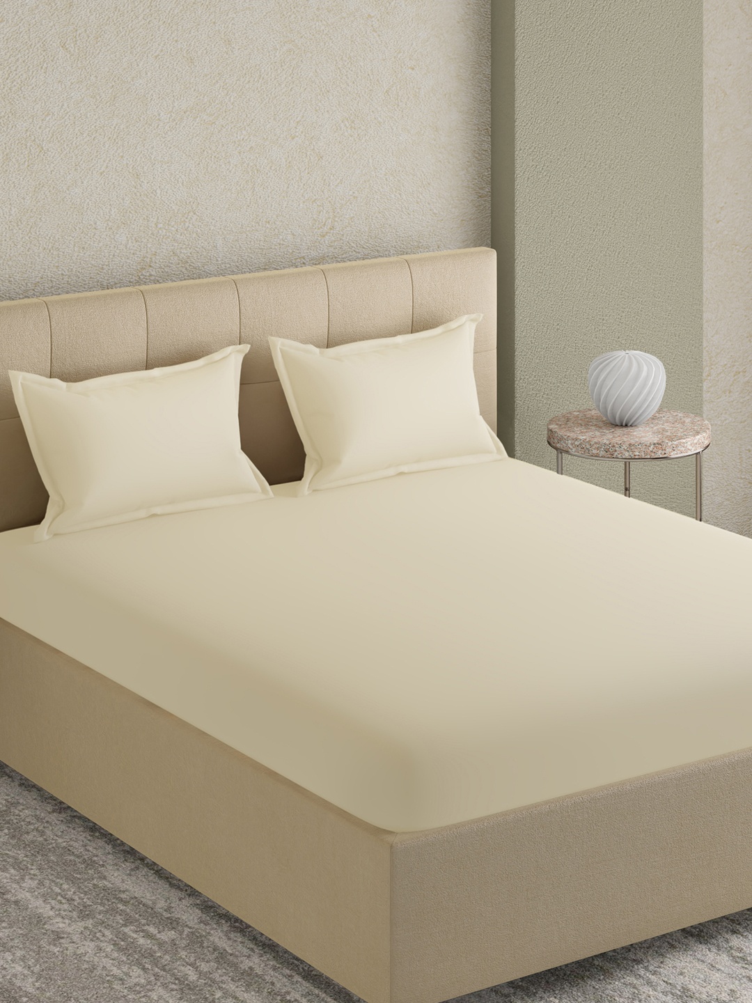 

GM Cream-Coloured Solid 300 TC Cotton King Bedsheet with 2 Pillow Covers
