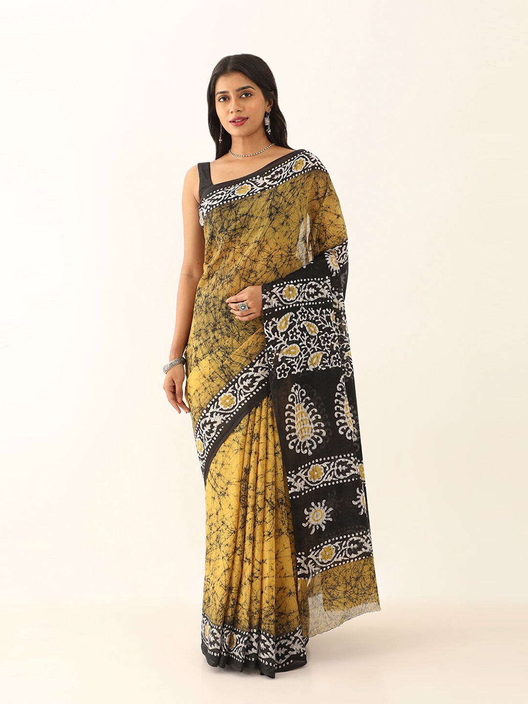 

Taneira Ethnic Motifs Block Printed Pure Cotton Saree, Yellow