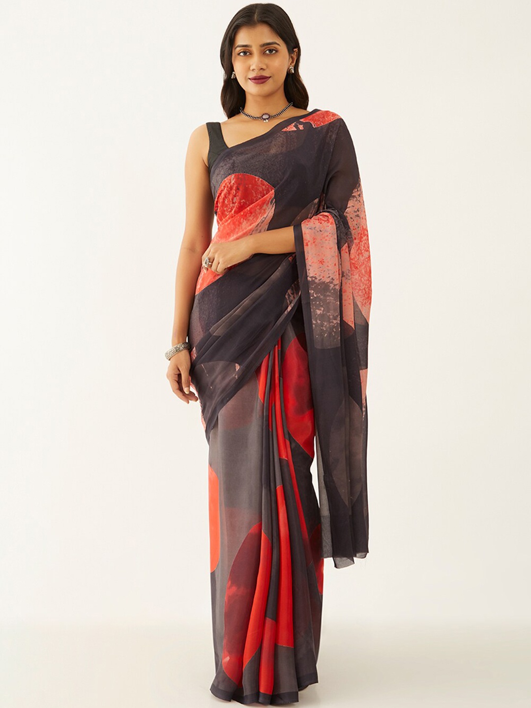 

Taneira Geometric Printed Saree, Red