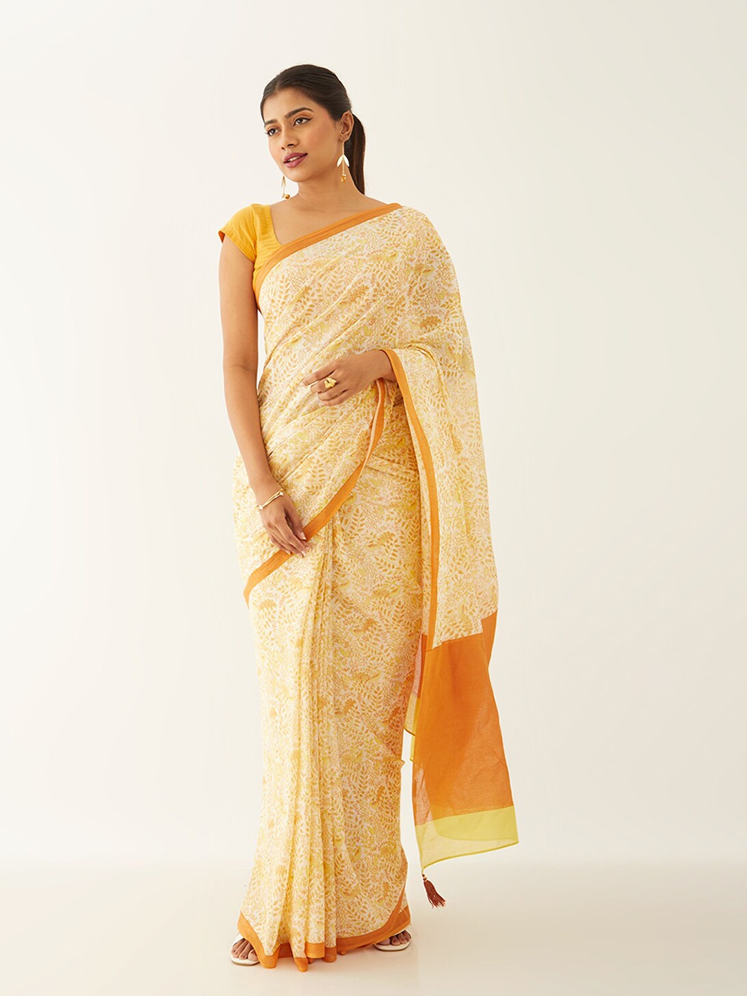 

Taneira Floral Printed Pure Cotton Saree, Off white