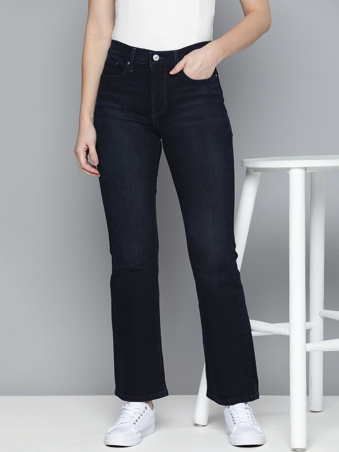 

Levis Women Stretchable Mid-Rise 315 Shaping Bootcut Jeans, Navy blue