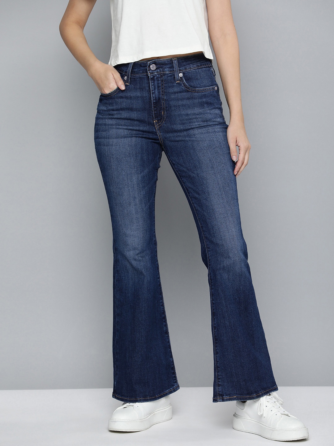

Levis Women 726 Flare High-Rise Light Fade Stretchable Jeans, Blue