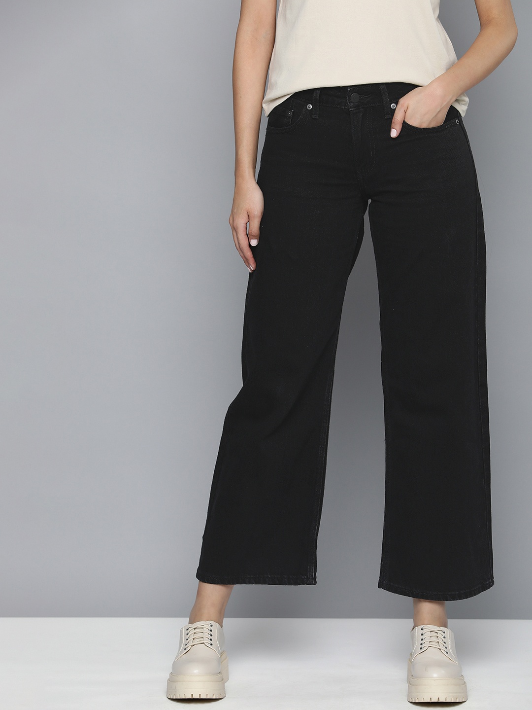 

Levis Women Straight Fit High-Rise Pure Cotton Jeans, Black