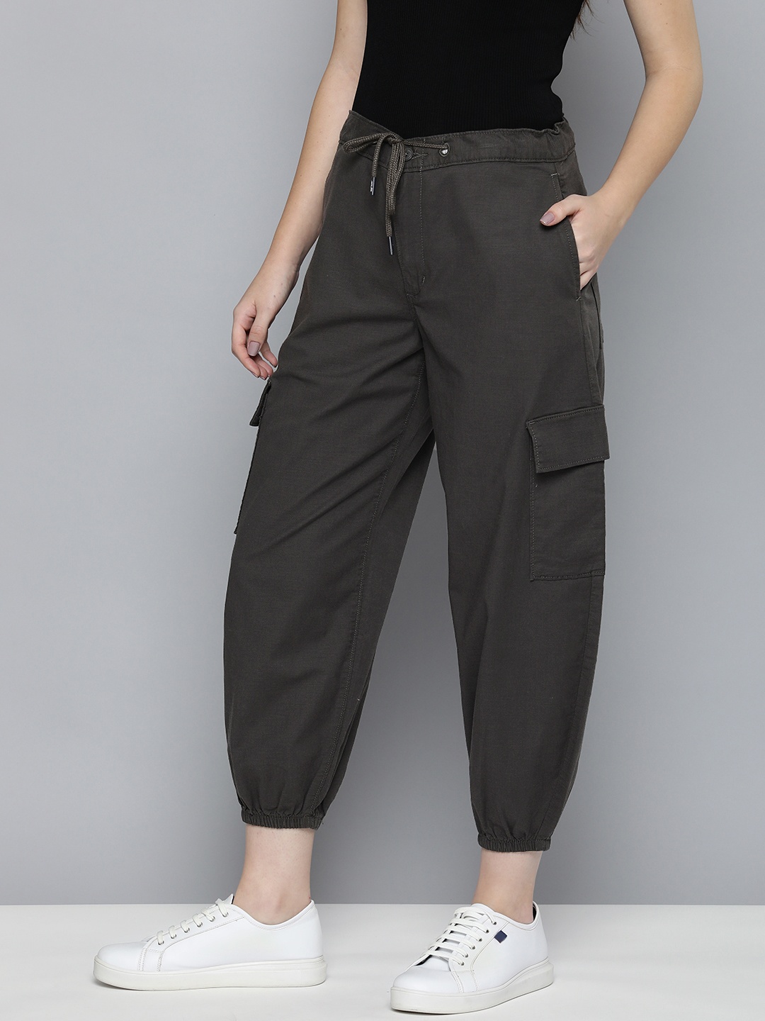 

Levis Women Loose Tapered Fit High-Rise Cropped Cargo Joggers Trousers, Grey