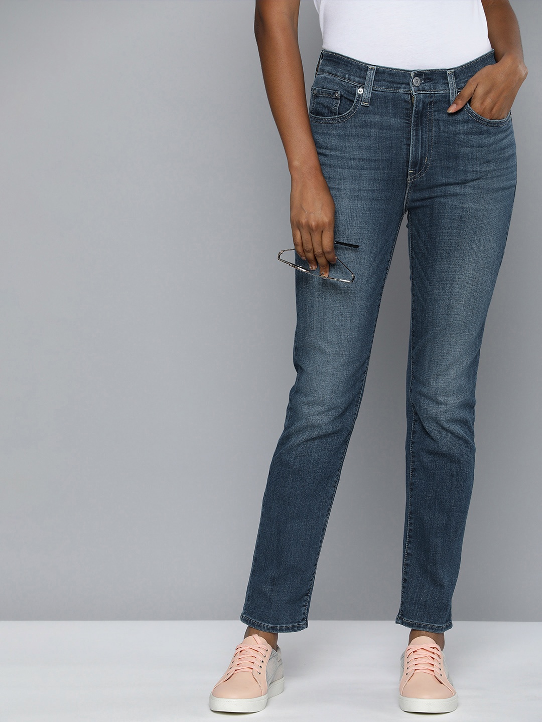 

Levis Women 724 Slim Straight Fit High-Rise Heavy Fade Stretchable Jeans, Blue