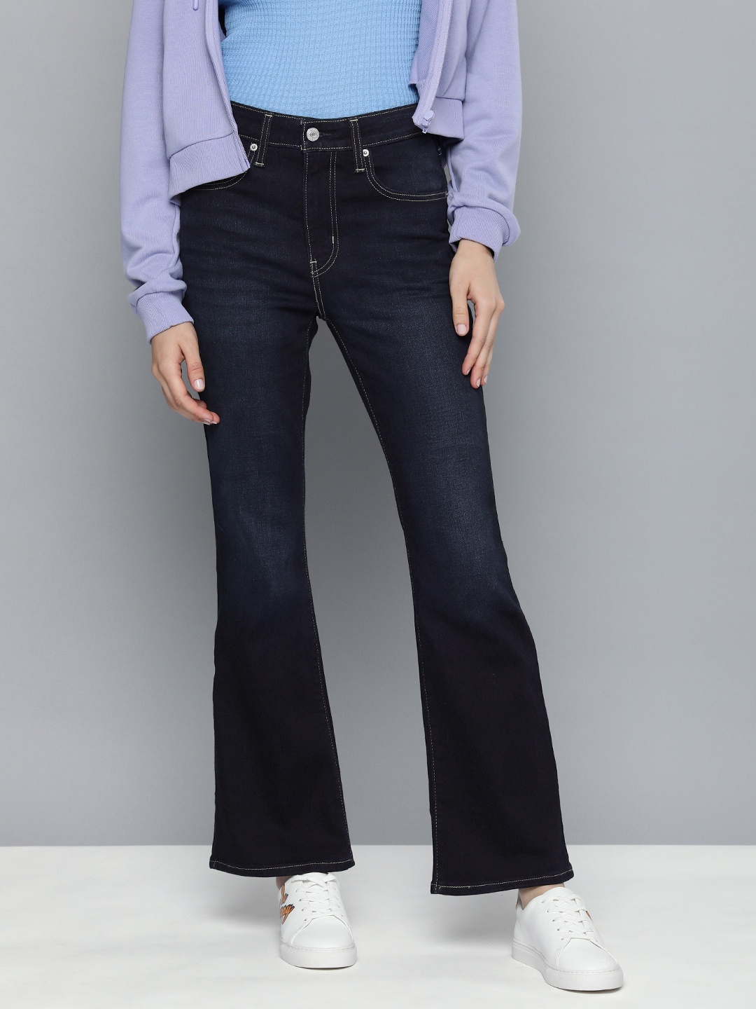 

Levis Women 725 Bootcut High-Rise Light Fade Stretchable Jeans, Navy blue