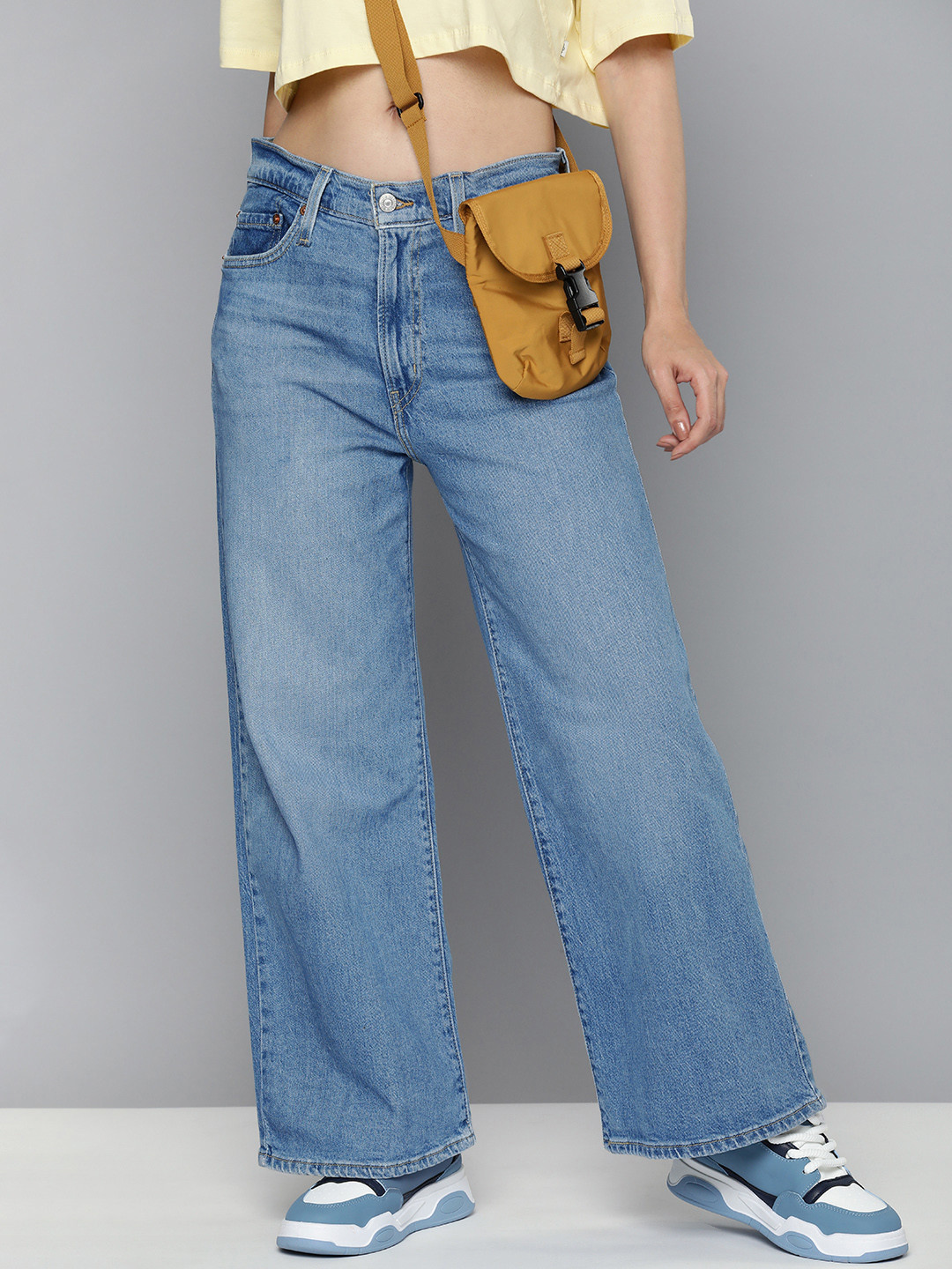 

Levis Women Wide Leg High-Rise Light Fade Stretchable Jeans, Blue