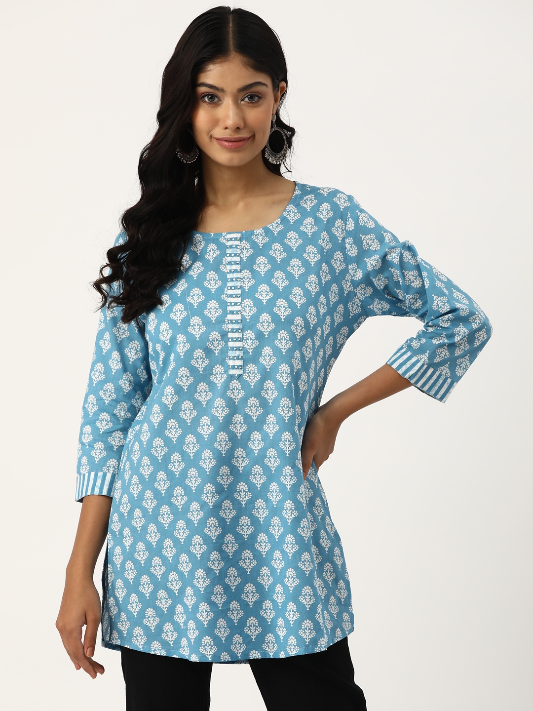 

DIVYANK Floral Printed Sequinned Kurti, Blue