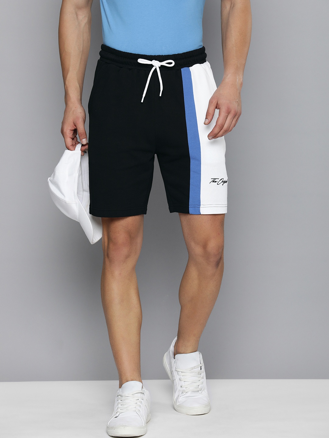 

Levis Men Colourblocked Pure Cotton Regular Shorts, Black