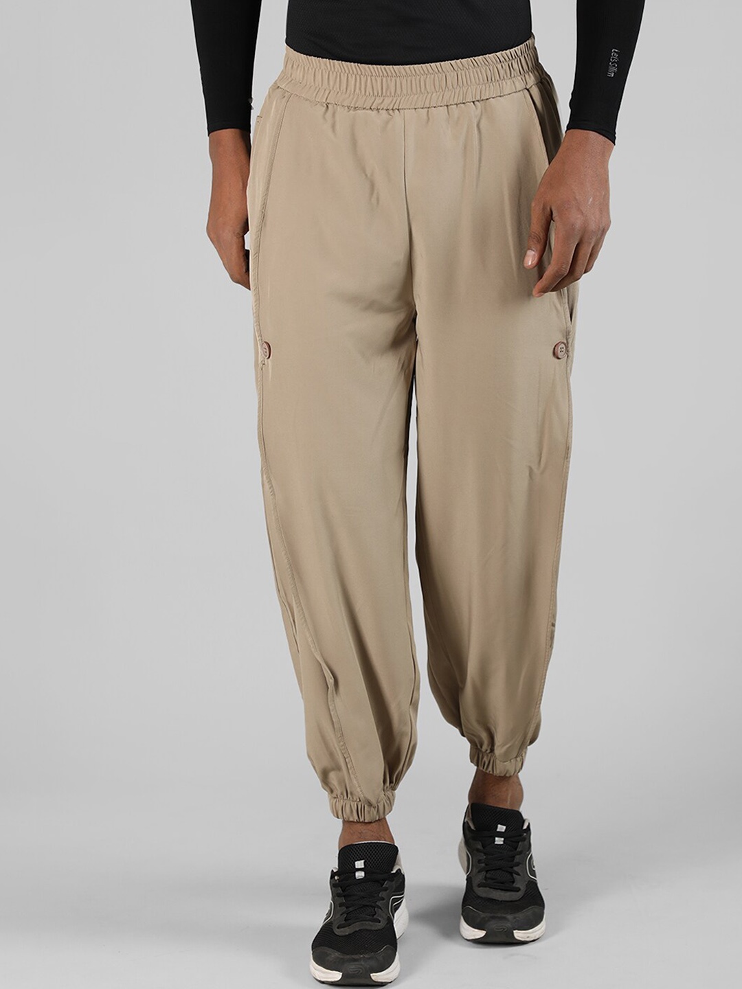 

CHKOKKO Men Mid-Rise Joggers, Beige