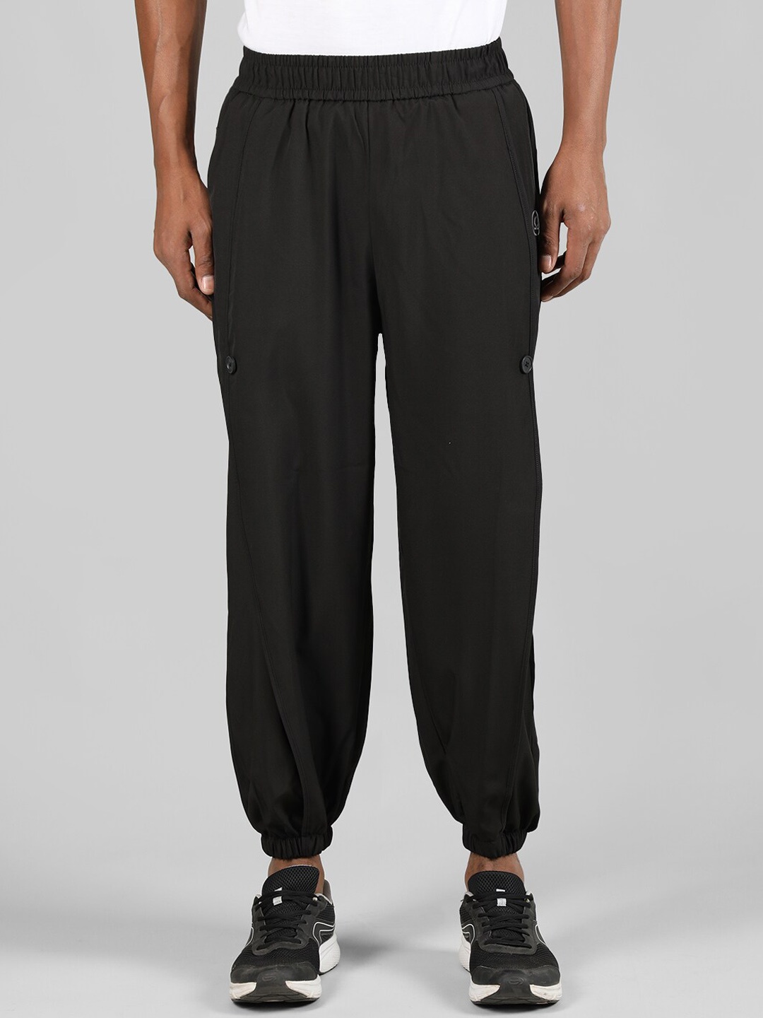 

CHKOKKO Men Mid Rise Joggers, Black