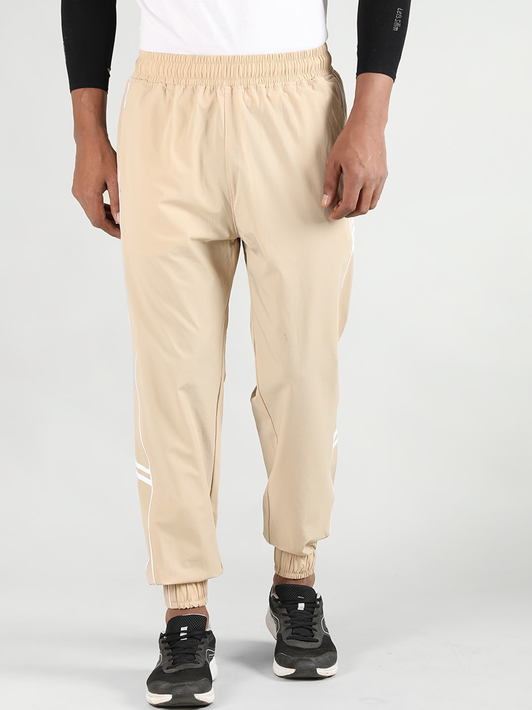 

CHKOKKO Men Mid Rise Joggers, Beige