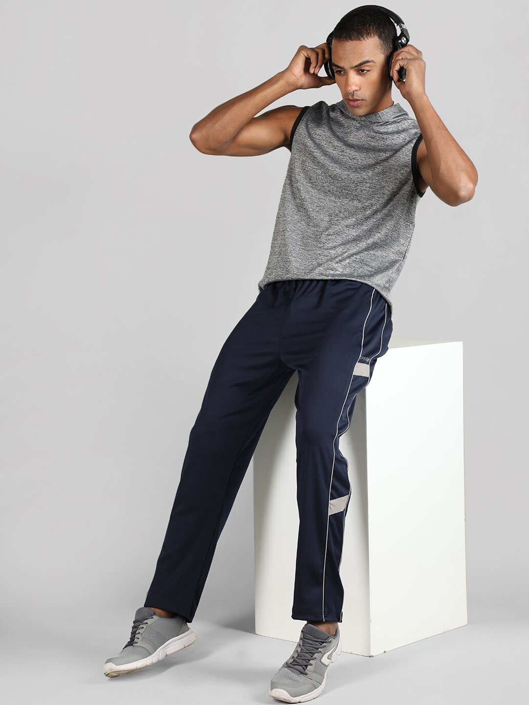 

CHKOKKO Men Mid Rise Sports Track Pants, Navy blue