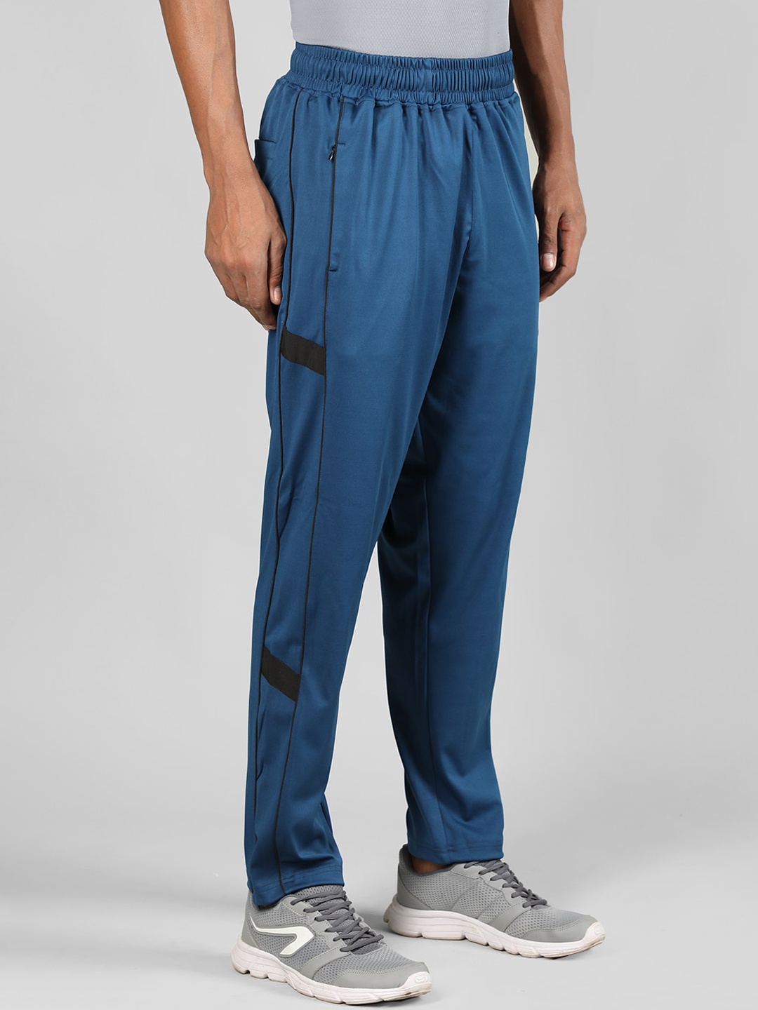 

CHKOKKO Men Mid-Rise Track Pants, Blue