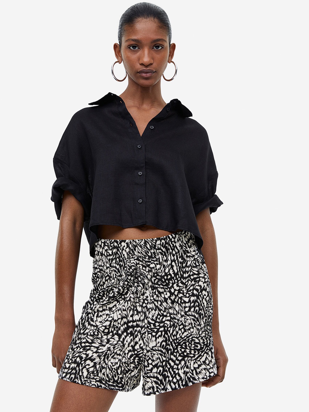 

H&M Women Crepe Shorts, Black