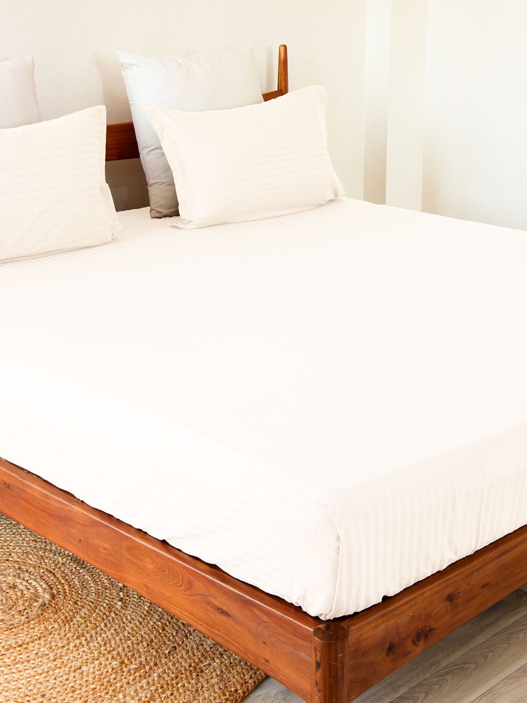 

HOMEMONDE White Striped 300 TC Cotton Fitted Queen Bedsheet & 2 Pillow Covers