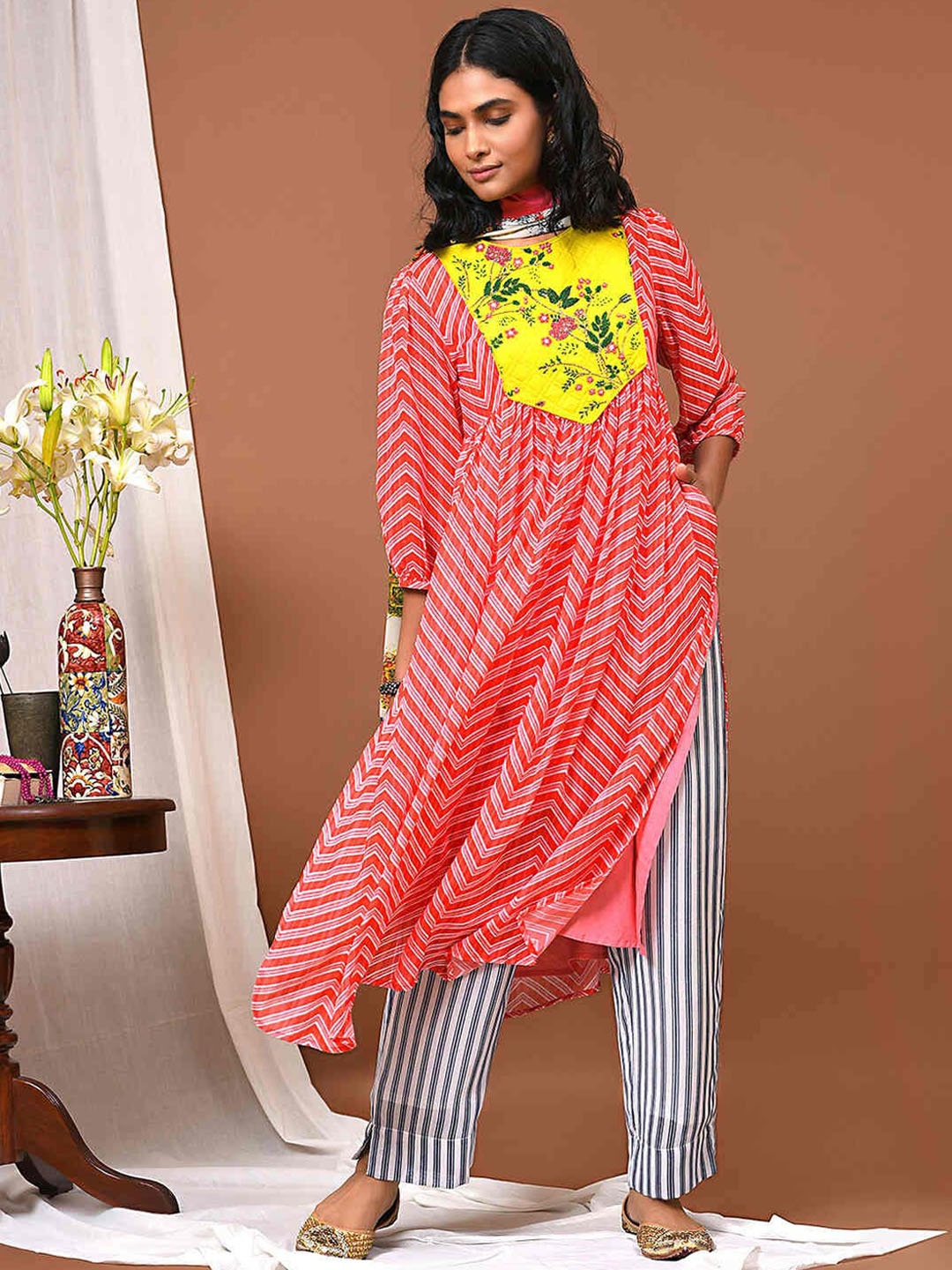 

NUHH Printed Regular Kurta with Trousers & Dupatta, Red