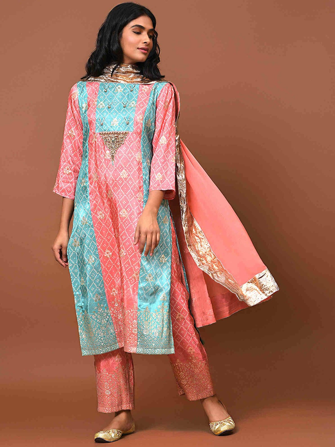 

NUHH Bandhani Printed Regular Kurta with Trousers & Dupatta, Peach