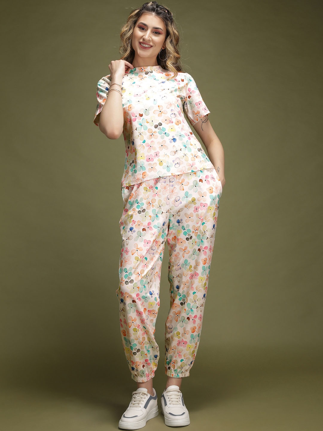 

Ekta Textiles Floral Printed T-Shirt & Joggers, White