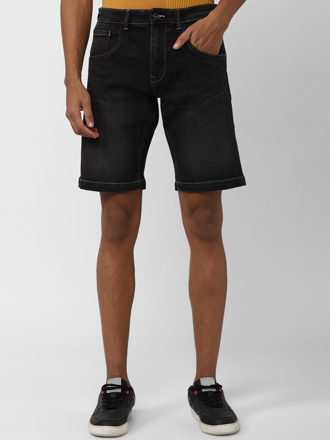 

VAN HEUSEN DENIM LABS Men Mid-Rise Denim Shorts, Black