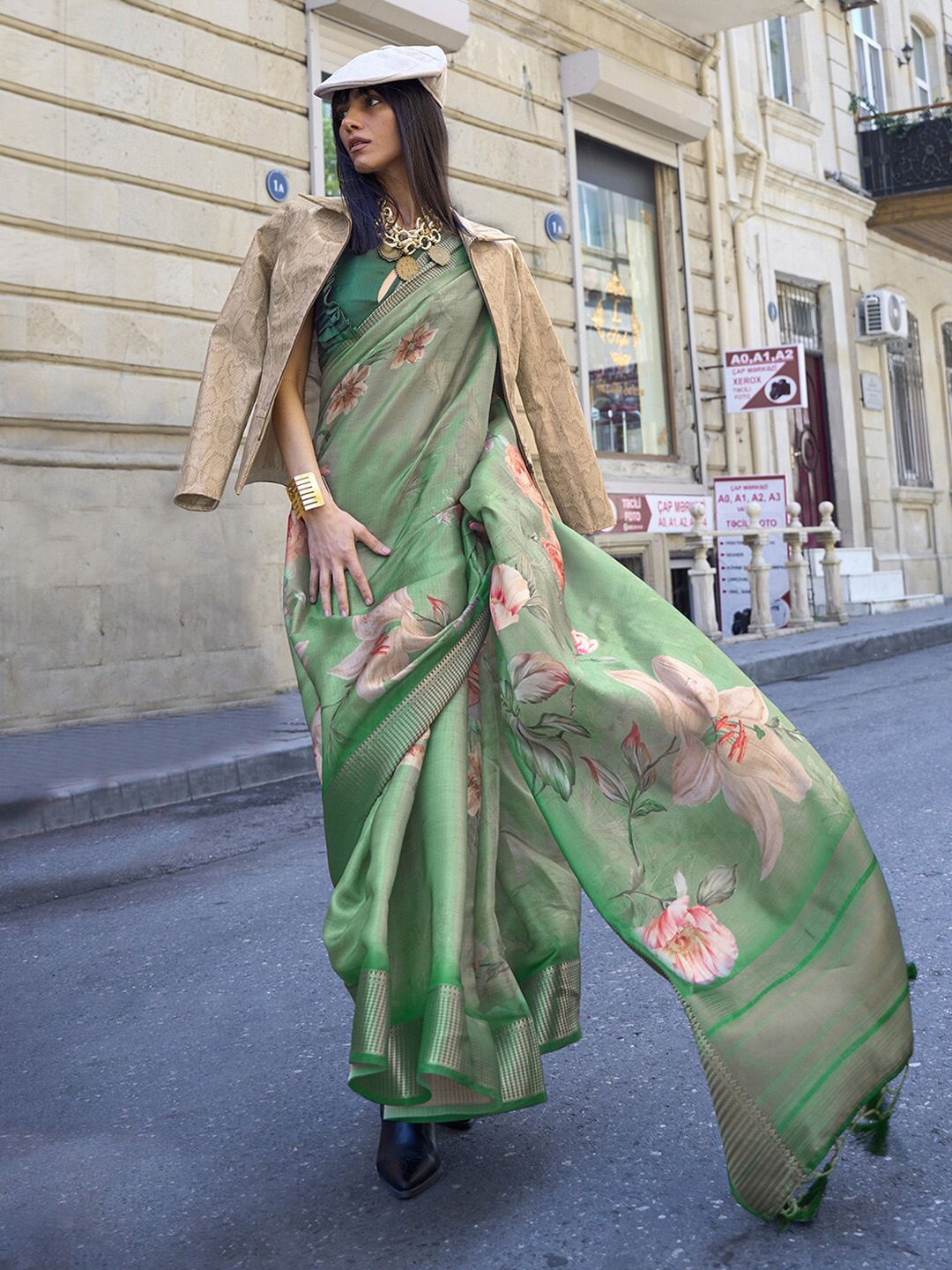 

Mitera Green & Pink Floral Organza Sungudi Saree With Blouse Piece