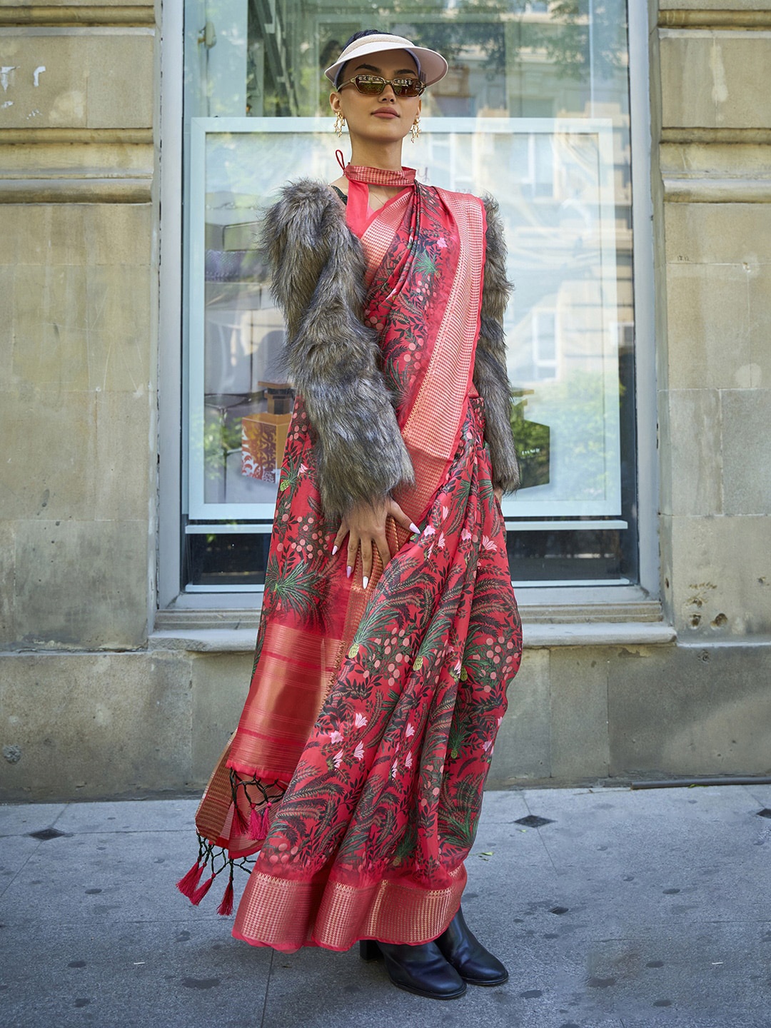 

Mitera Pink & Green Floral Printed Zari Organza Sungudi Saree