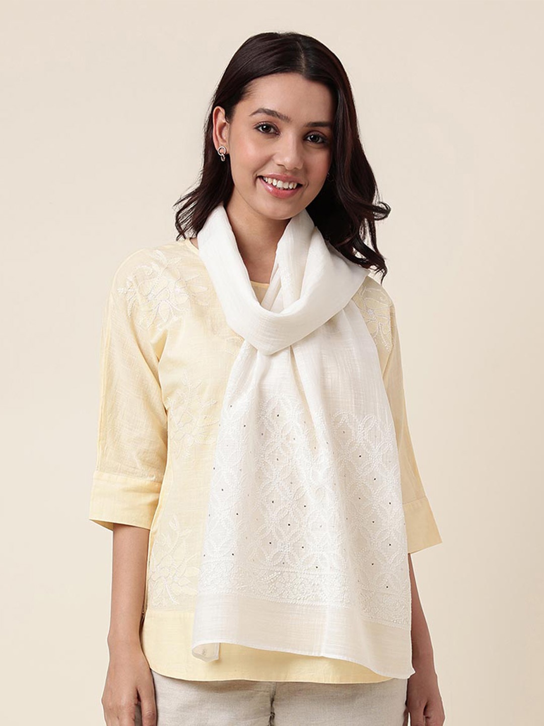 

Fabindia Women Floral Chikankari Embroidered Cotton Stole, Off white