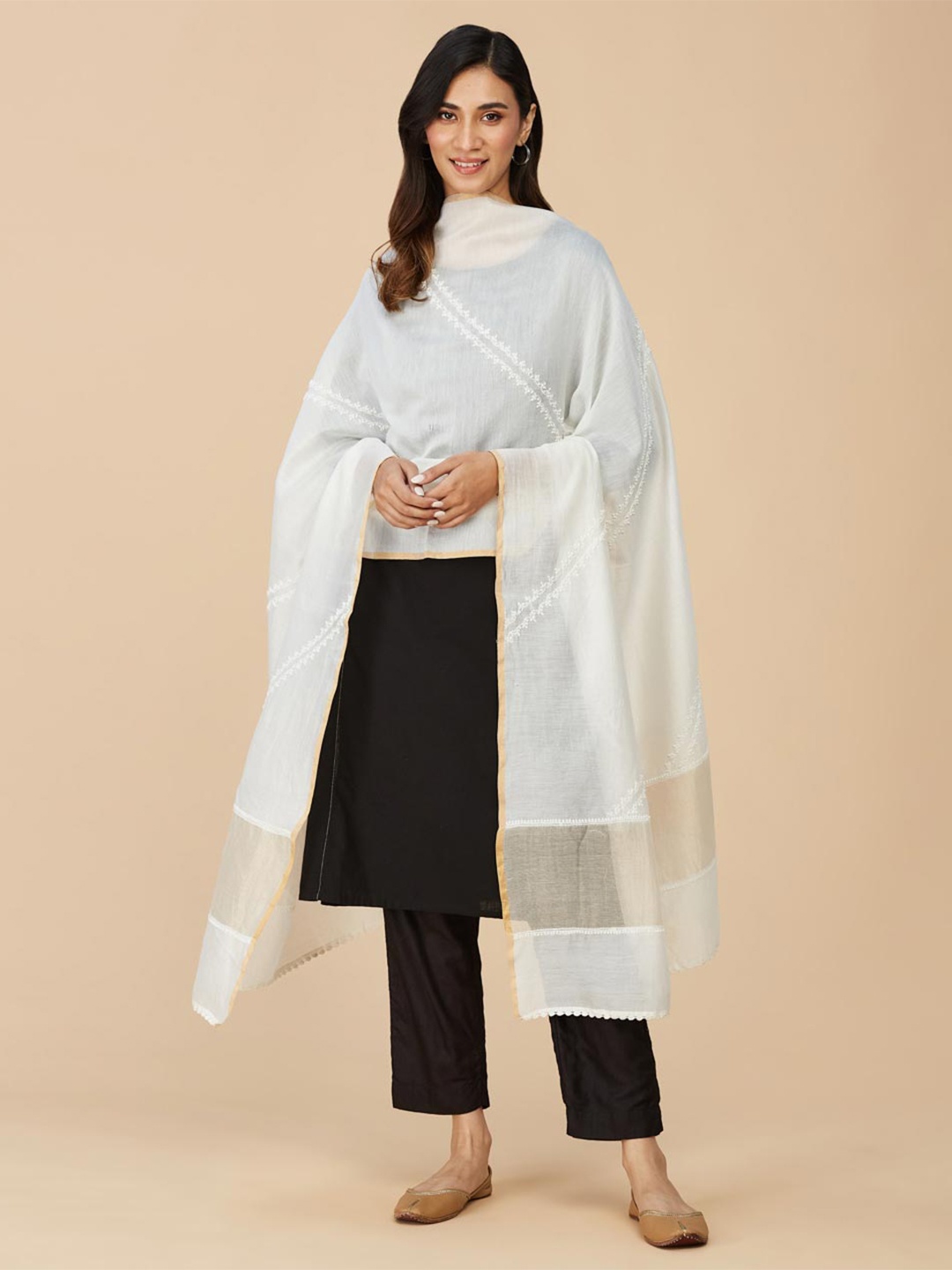 

Fabindia Floral Embroidered Chikankari Cotton Silk Dupatta, Off white