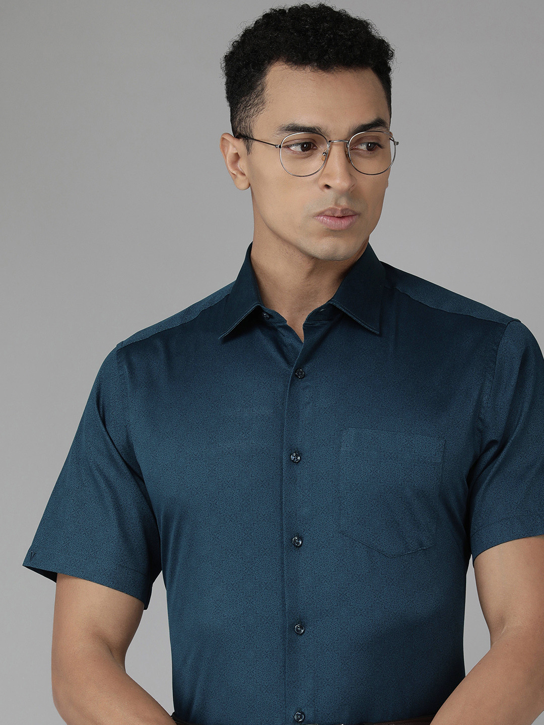 

Van Heusen Custom Fit Printed Pure Cotton Formal Shirt, Navy blue