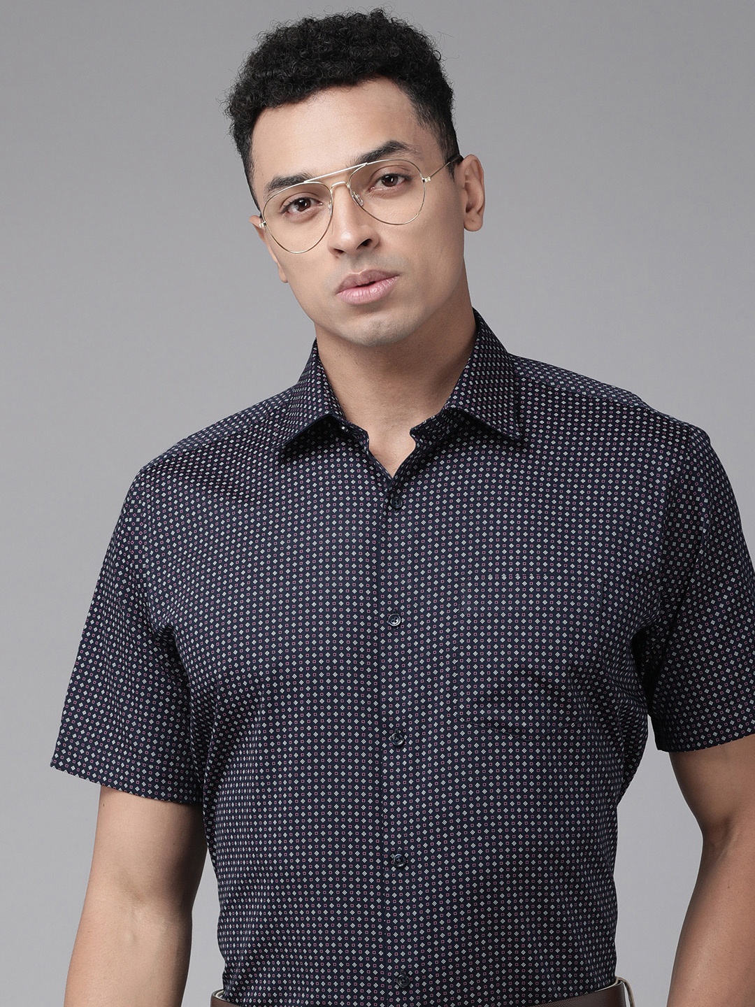 

Van Heusen Custom Fit Printed Pure Cotton Formal Shirt, Navy blue