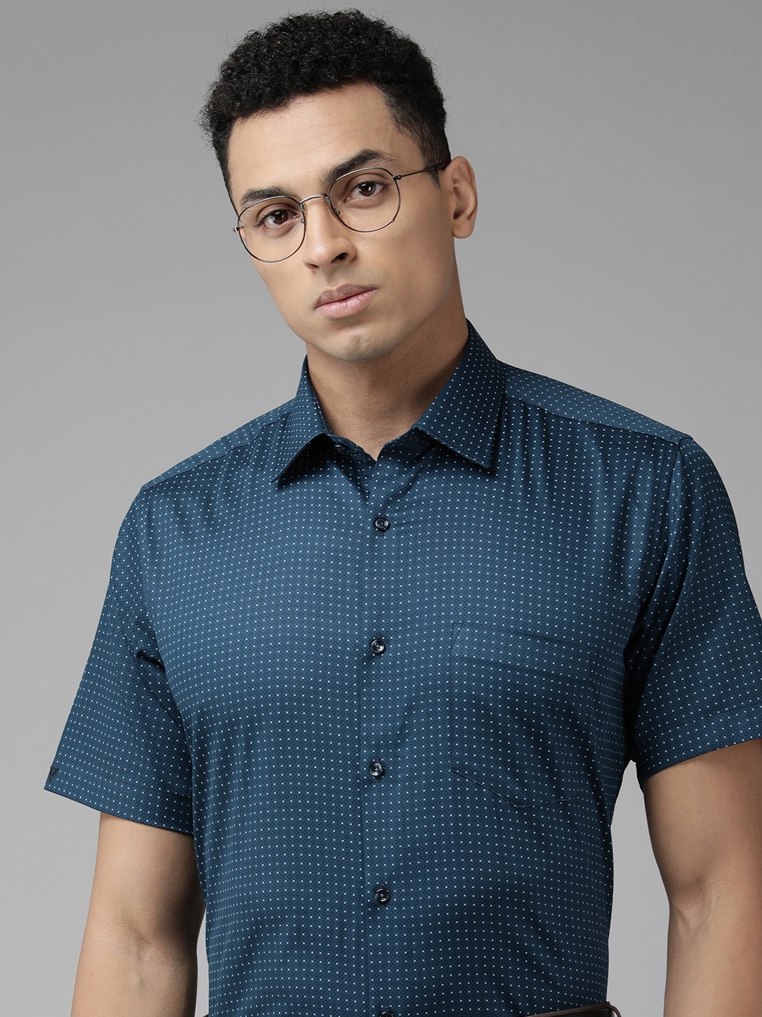 

Van Heusen Custom Micro-Ditsy Geometric Printed Pure Cotton Formal Shirt, Navy blue