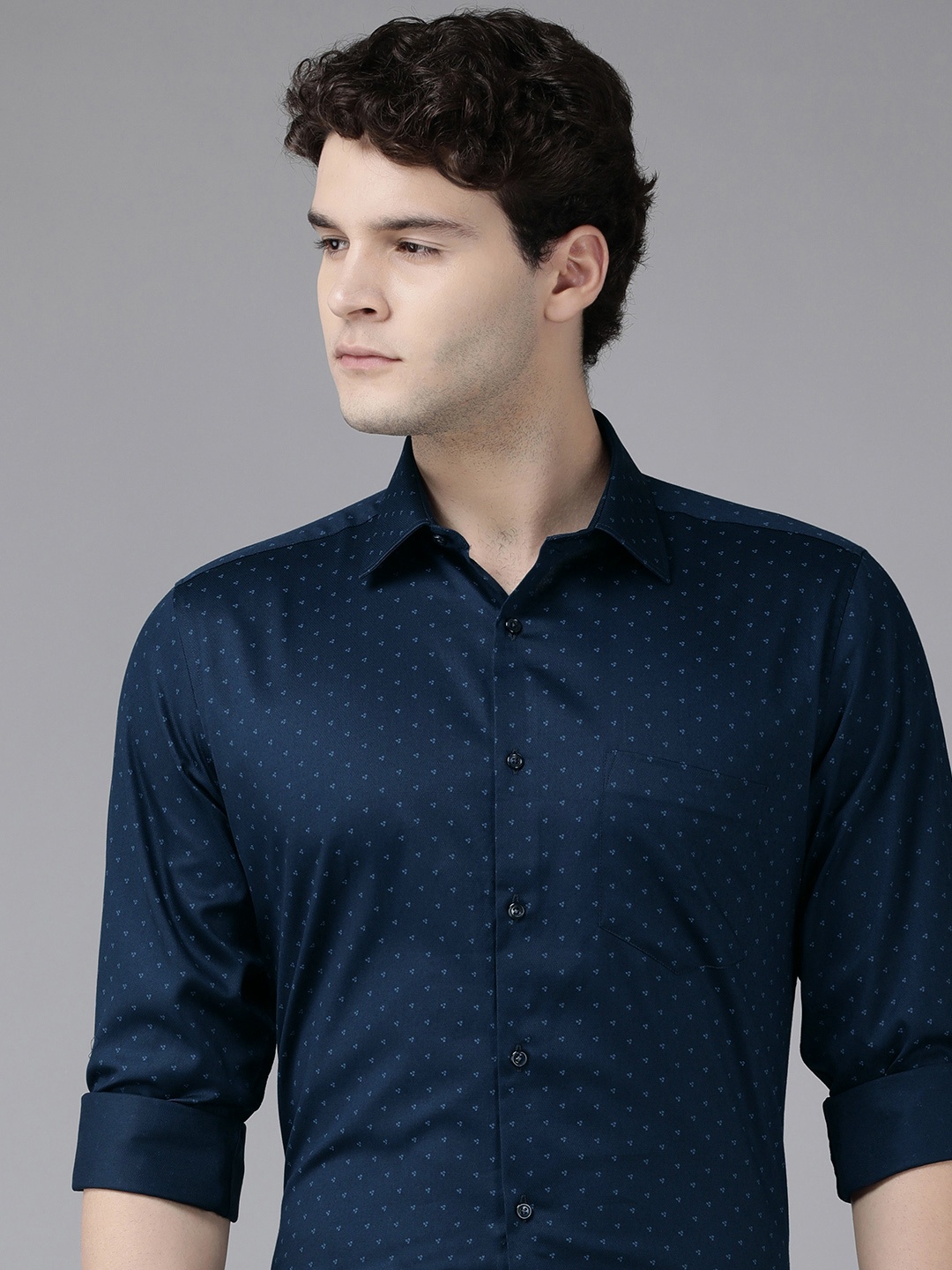 

Van Heusen Custom Fit Textured Pure Cotton Formal Shirt, Navy blue