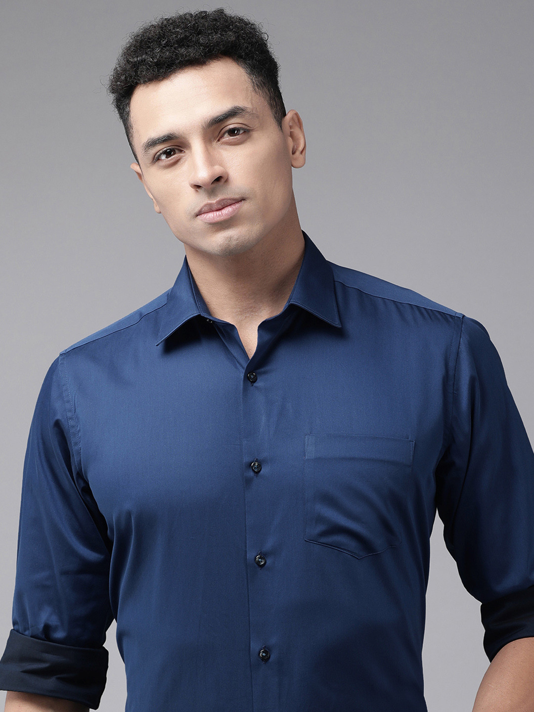 

Van Heusen Solid Custom Fit Pure Cotton Formal Shirt, Navy blue