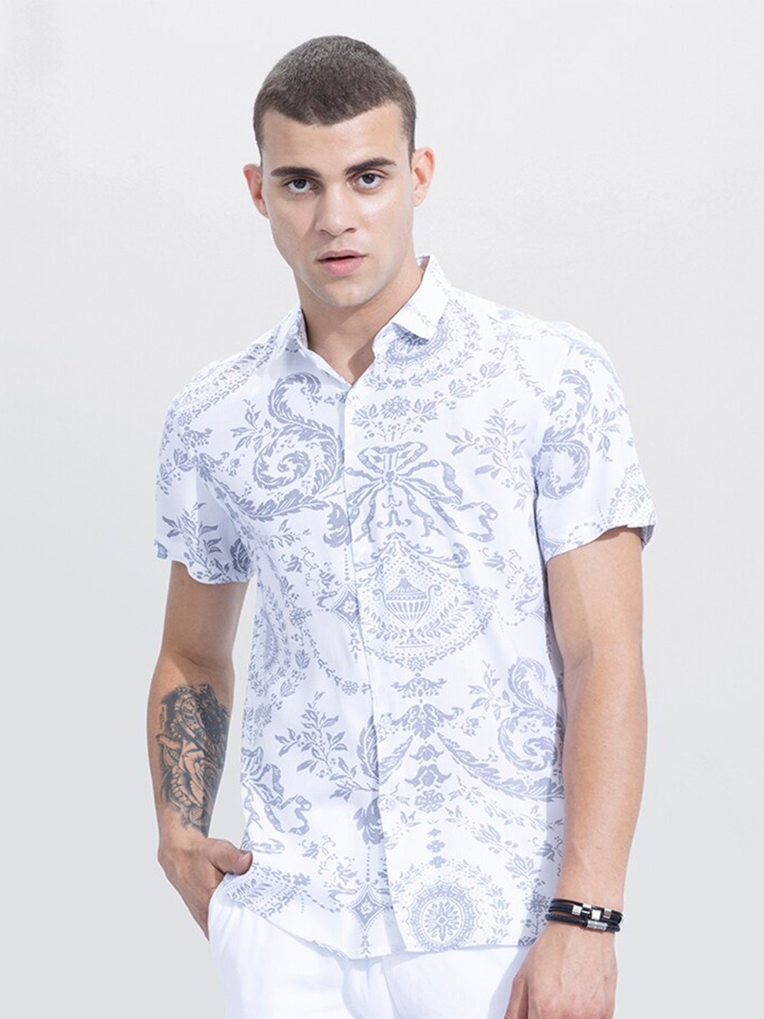 

Snitch White Floral Printed Slim Fit Casual Shirt