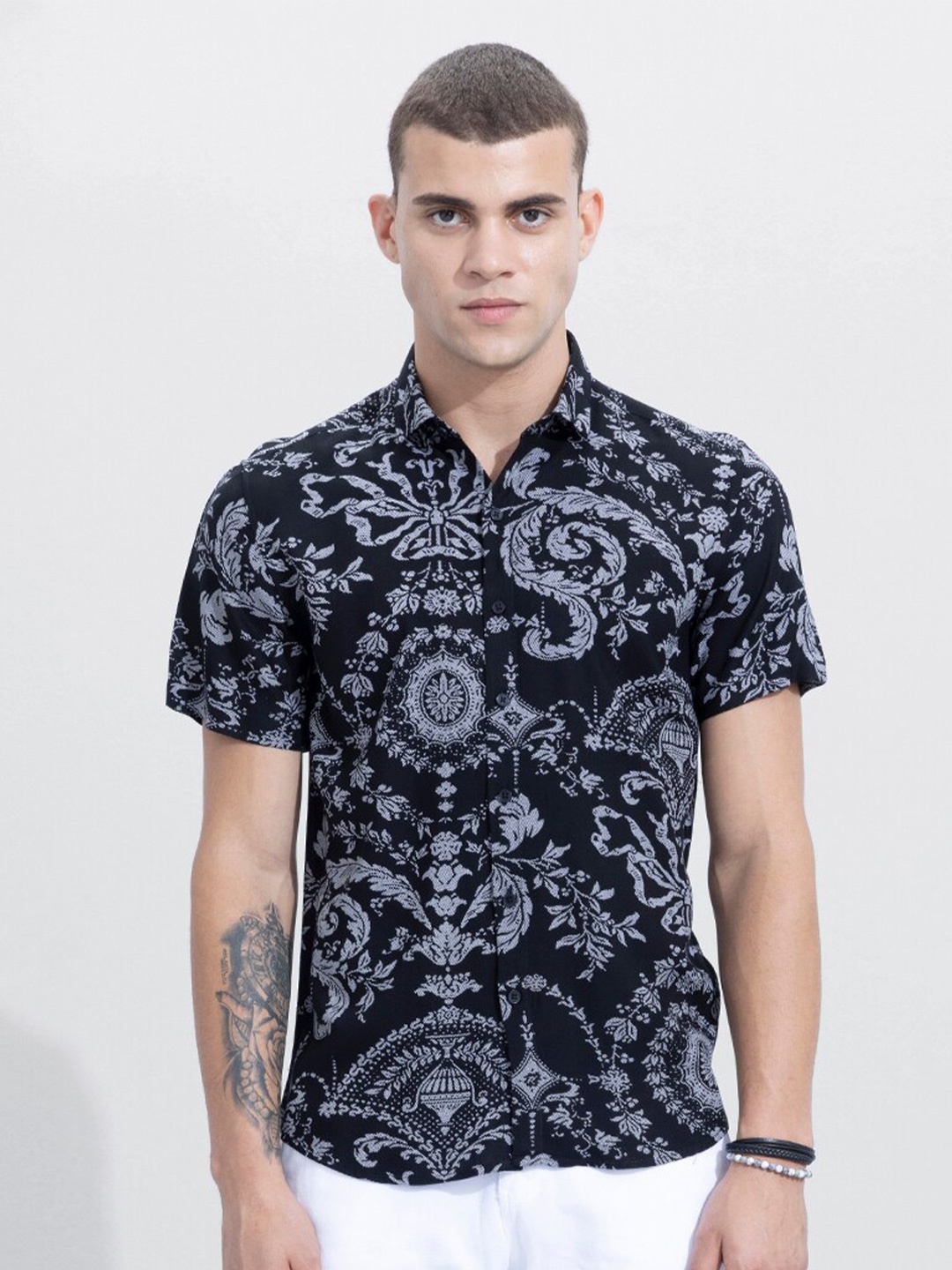 

Snitch Black Ethnic Motifs Printed Slim Fit Casual Shirt
