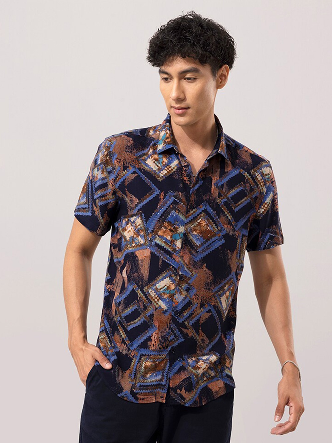 

Snitch Blue & Black Geometric Printed Slim Fit Casual Shirt