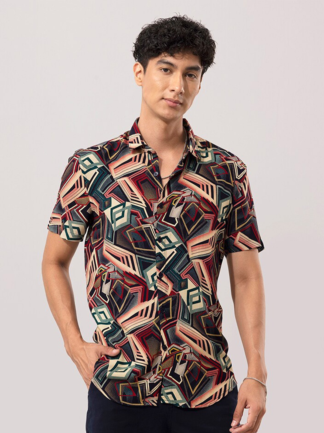 

Snitch Green Geometric Printed Slim Fit Casual Shirt