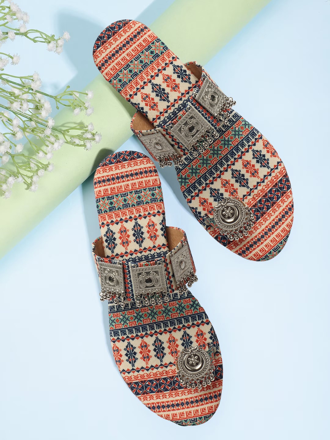 

FASHIMO Printed Embellished Ethnic One Toe Flats, Cream