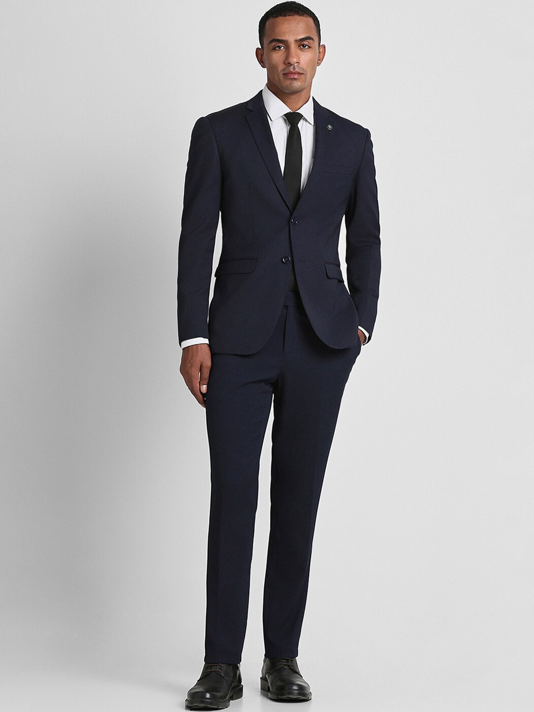 

Peter England Elite Slim-Fit Single-Breasted Two-Piece Formal Suit, Navy blue