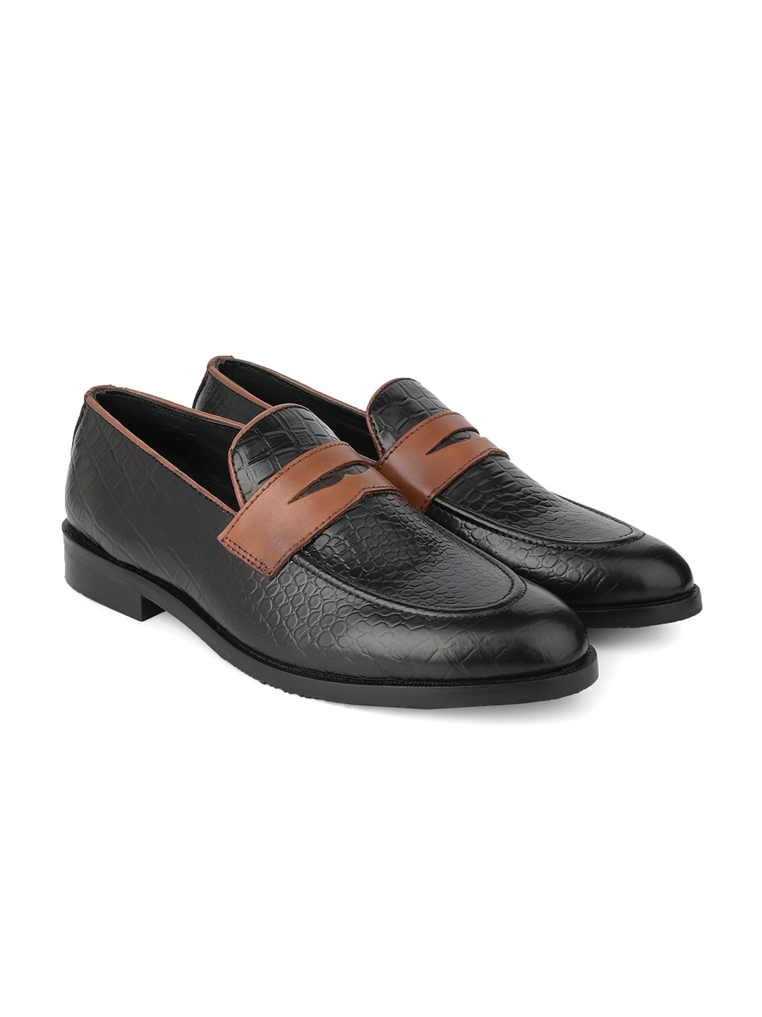 

LA BOTTE Men Textured Leather Penny Loafers, Black