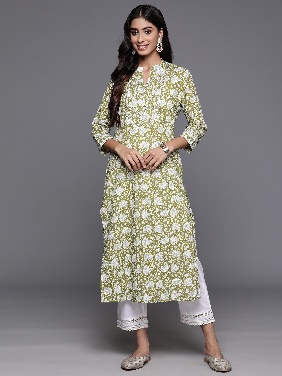 

Varanga Floral Printed Mandarin Collar Gotta Patti Pure Cotton Kurta, Green