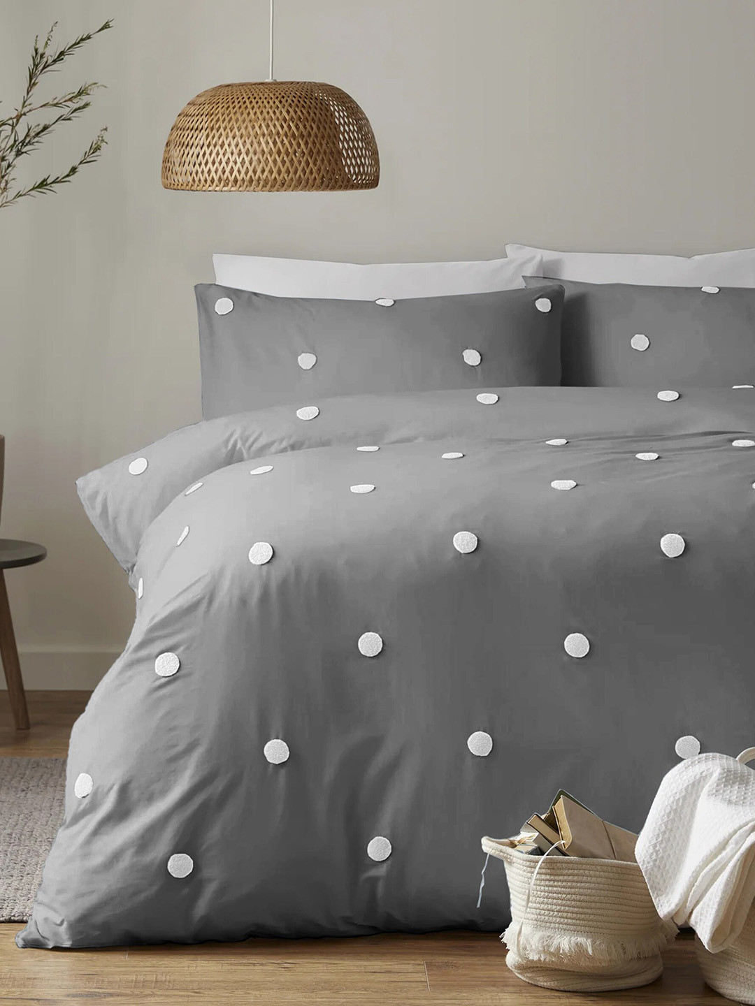 

THE WHITE MOSS Grey Microfiber AC Room 150 GSM Double Bed Comforter With 2 Pillow Covers