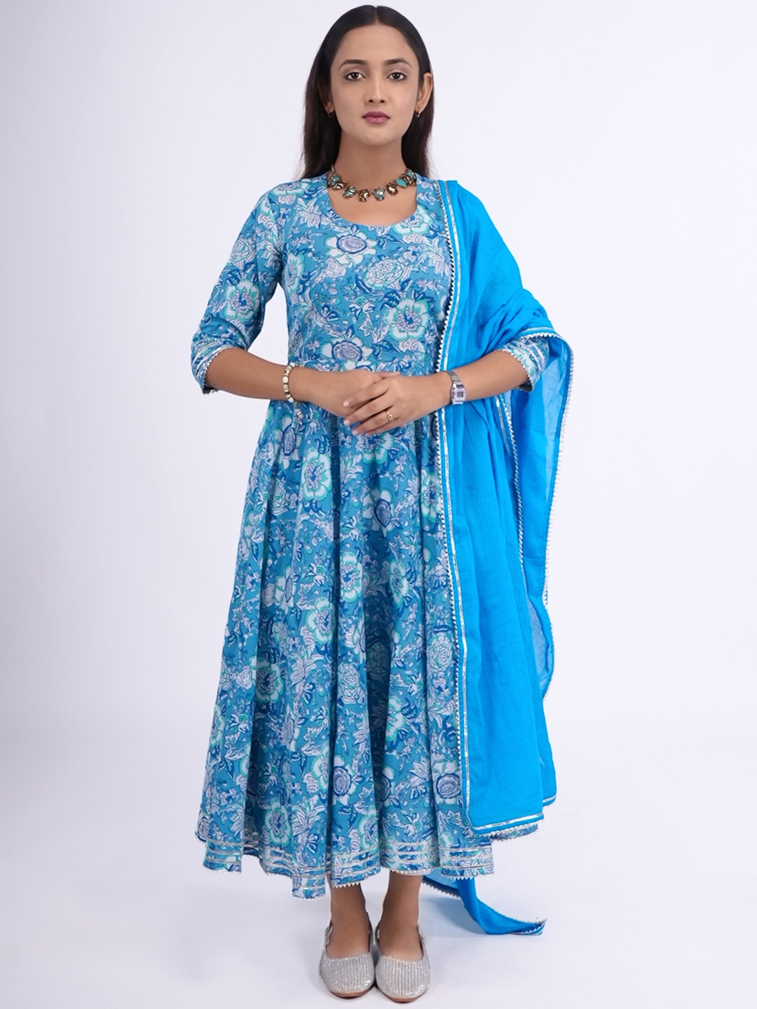 

Desi Weavess Floral Printed Gotta Patti Pure Cotton Kurta with Trousers & Dupatta, Blue