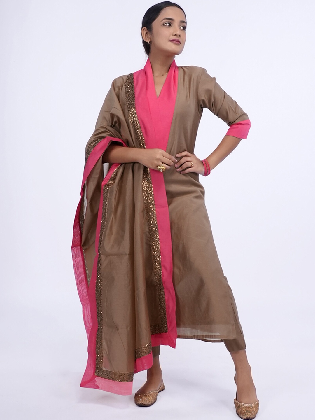 

Desi Weavess Mandarin Collar Kurta with Trousers & Dupatta, Beige